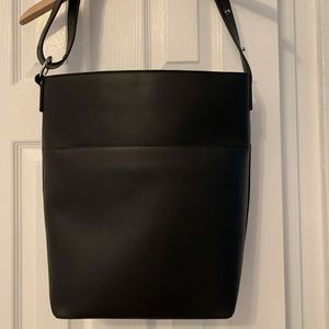 NWT Urban Outfitters Adjustable Bucket Bag